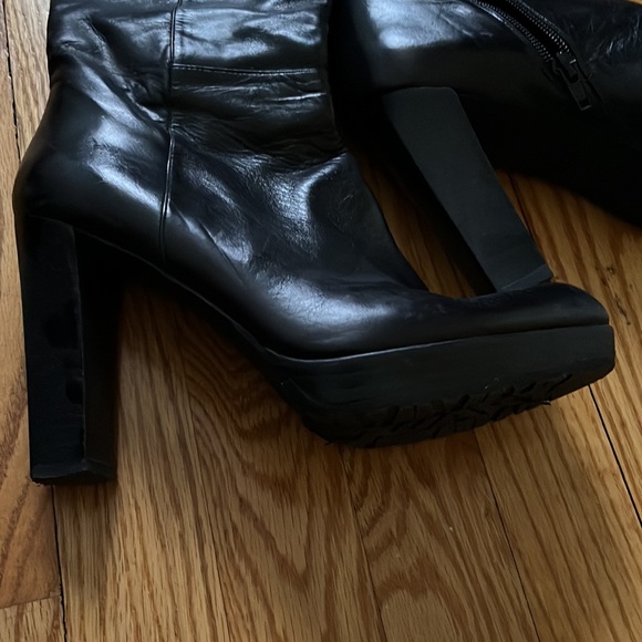 Stuart Weitzman - Picture 2 of 6